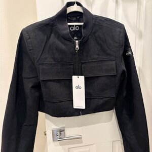 NWT ALO Yoga Main Character cropped zip up jacket in black, size small